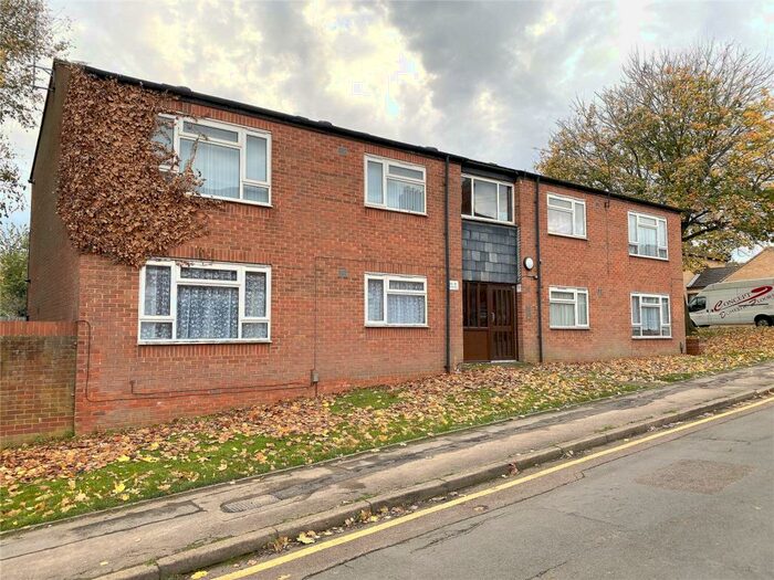 2 Bedroom Flat To Rent In Alfred Street, Kettering, Northamptonshire, NN16