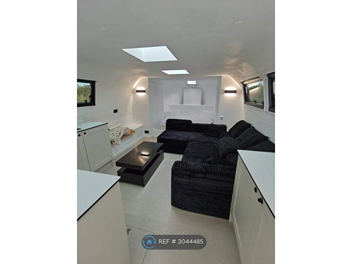 1 Bedroom Houseboat To Rent In Rope St, London, SE16