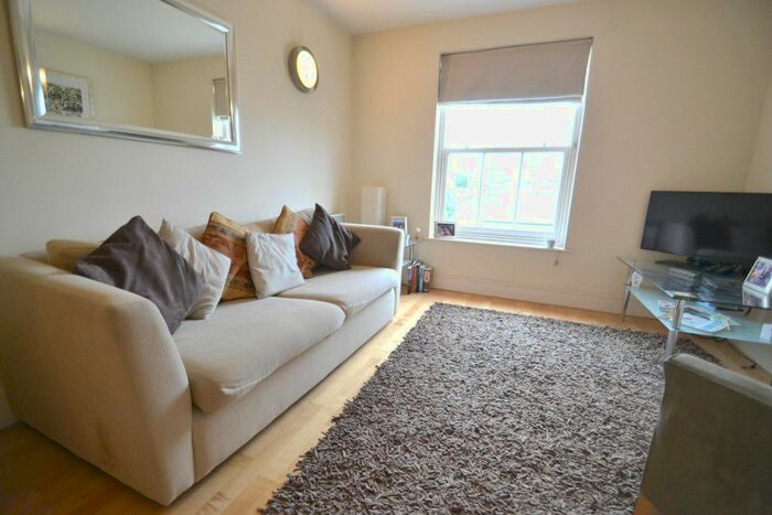 2 Bedroom Flat To Rent In Chiswick High Road, London, W4