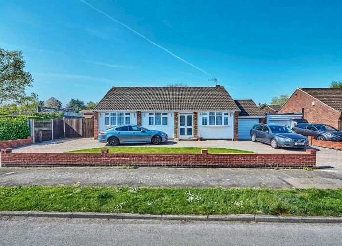 4 Bedroom Bungalow To Rent In Cheverells Close, Markyate, St. Albans, AL3
