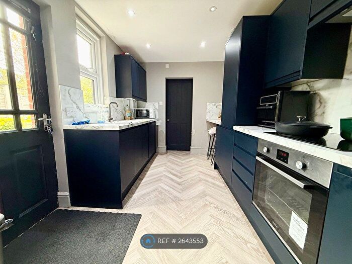 1 Bedroom Flat To Rent In Manor Road, Merstham, Redhill, RH1