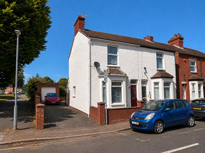 3 Bedroom Semi-Detached House For Sale In St. Martins Street, Bletchley, Milton Keynes, MK2