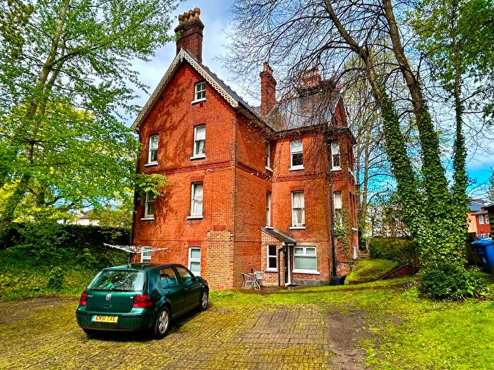 2 Bedroom Flat To Rent In Stephen Gould House, Southampton Street, Farnborough, GU14