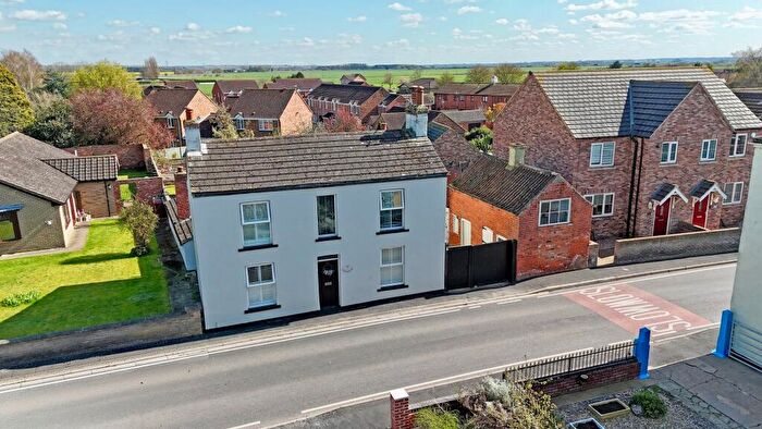 3 Bedroom Detached House For Sale In High Street, Burringham, DN17