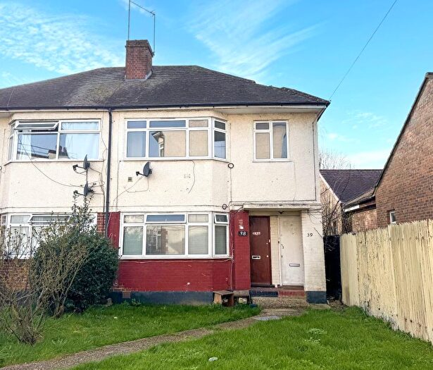 2 Bedroom Maisonette For Sale In Gloucester Close, Harlesden, NW10