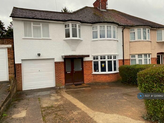 5 Bedroom Semi-Detached House To Rent In Wentworth Hill, Wembley, HA9