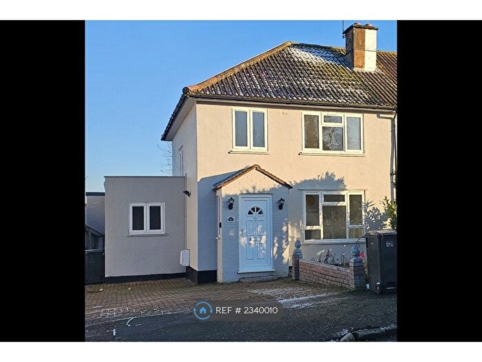 3 Bedroom Semi-Detached House To Rent In Shepherds Way, South Croydon, CR2