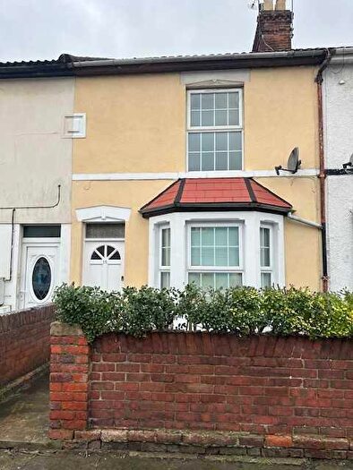 3 Bedroom Terraced House To Rent In Alexandra Road, Swindon, Wiltshire, SN1