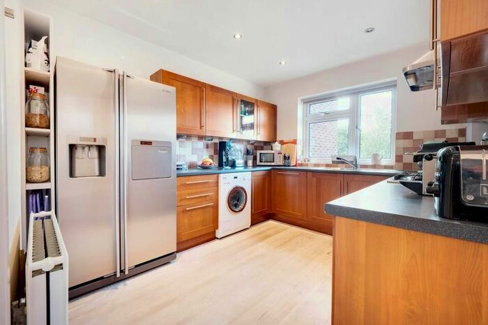 3 Bedroom Flat To Rent In Haydons Road, SW19
