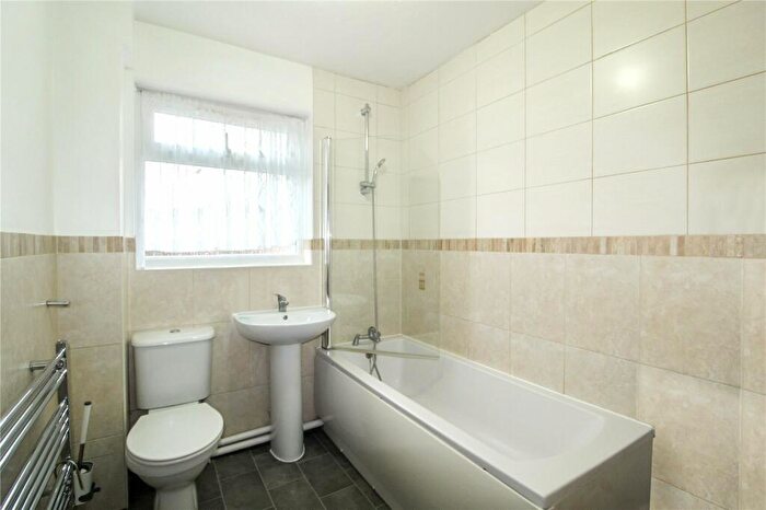 1 Bedroom Apartment For Sale In Herschell Road, Leigh-on-Sea, Essex, SS9