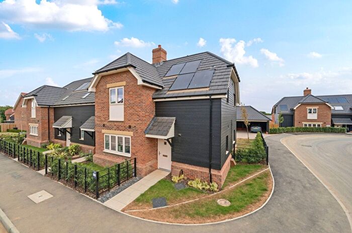 1 Bedroom Flat For Sale In Arabian Drive, Mortimer Common, Reading, Berkshire, RG7
