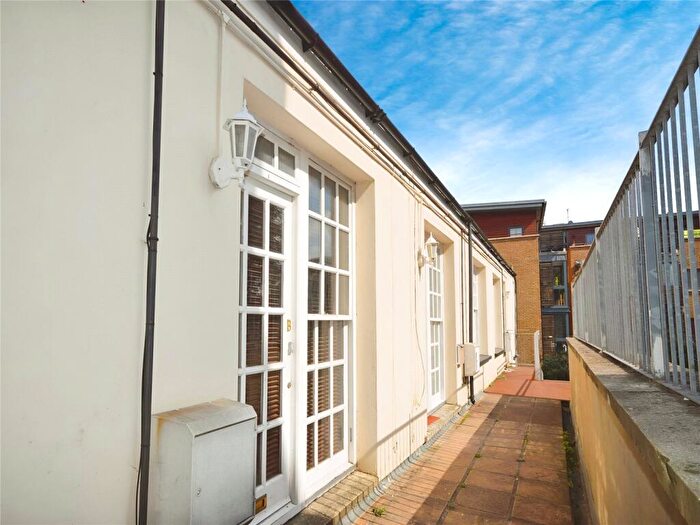 1 Bedroom Flat To Rent In Windmill Street, Gravesend, Kent, DA12