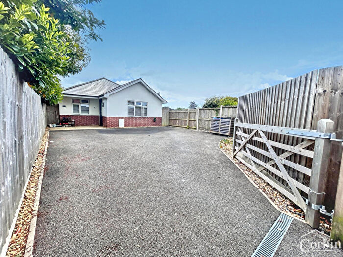 2 Bedroom Bungalow For Sale In Horsham Avenue, Bournemouth, BH10