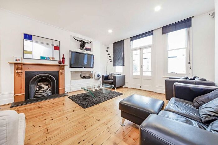 3 Bedroom Flat To Rent In Creffield Road, Ealing, W5
