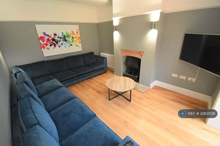 7 Bedroom Semi-Detached House To Rent In Northumberland Avenue, Reading, RG2