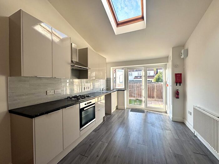 3 Bedroom Flat To Rent In Galpins Road, CR7