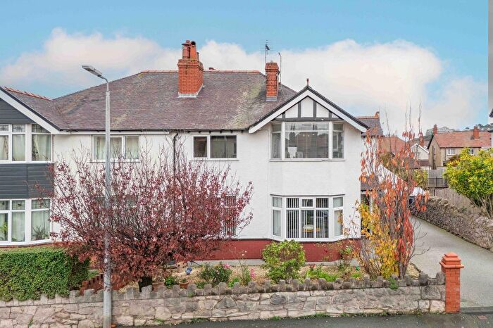 2 Bedroom Flat For Sale In Wynnstay Road, Old Colwyn, LL29