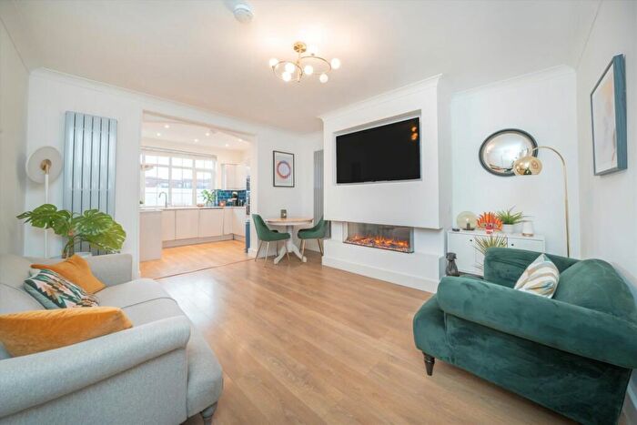 2 Bedroom Flat For Sale In Sumatra Road, West Hampstead, NW6