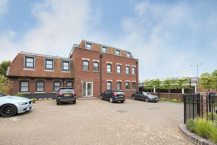 2 Bedroom Flat To Rent In Thompsons Close, Harpenden AL5