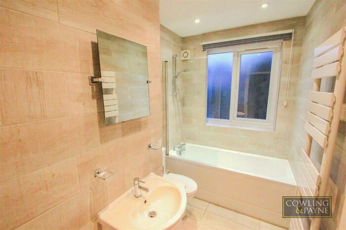 2 Bedroom Apartment To Rent In Ardleigh Court, Shenfield, CM15