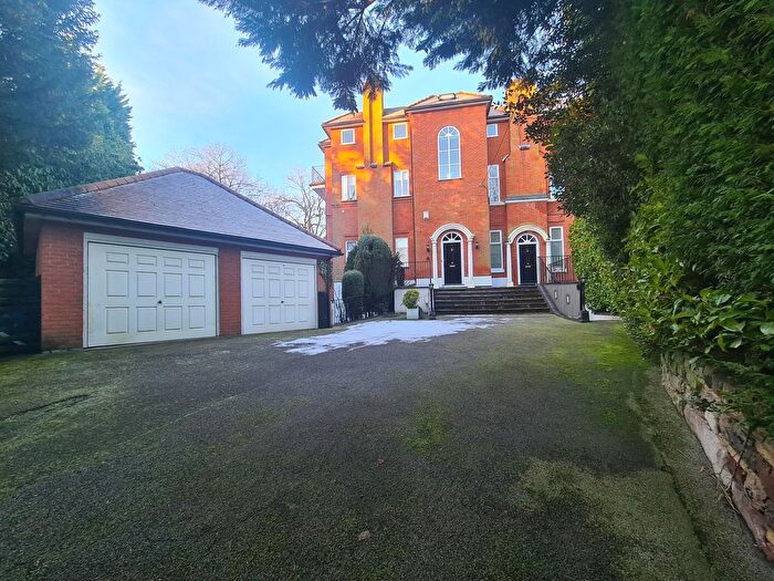 2 Bedroom Flat To Rent In Park Gate, Altrincham, WA14