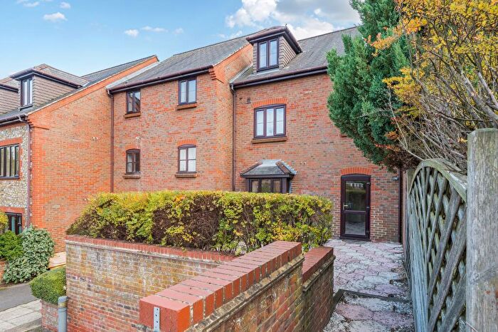 2 Bedroom Flat To Rent In Dolphin Court, Buckinghamshire, HP11