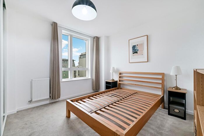 1 Bedroom Flat For Sale In Kempton House, Heritage Place, Brentford, TW8