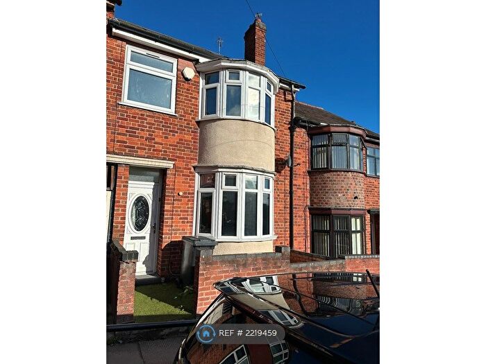 4 Bedroom Semi-Detached House To Rent In Wood Hill, Leicester, LE5