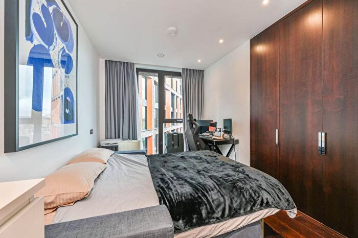 2 Bedroom Flat For Sale In Glacier House, Nine Elms, London, SW11