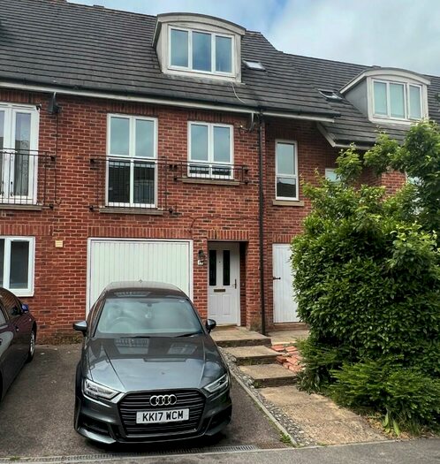 4 Bedroom Town House To Rent In Victoria Mews, Crawley, West Sussex, RH11