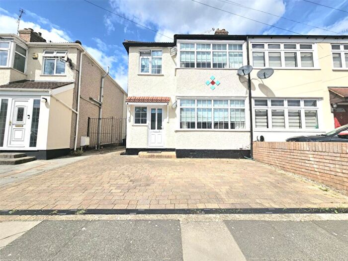 3 Bedroom End Of Terrace House To Rent In Norfolk Road, Upminster, RM14
