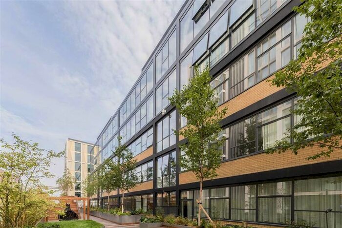 2 Bedroom Flat To Rent In Long Street, London, E2