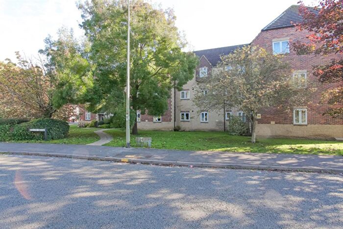 2 Bedroom Flat To Rent In Willow Brook, Abingdon, OX14