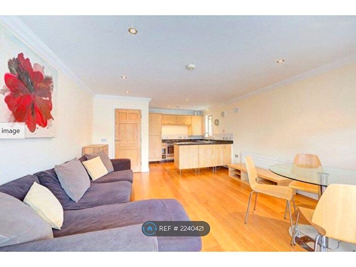 2 Bedroom Flat To Rent In Holly Mansions, New Malden, KT3