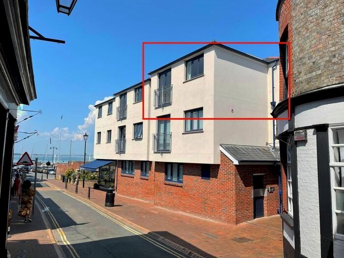 1 Bedroom Flat To Rent In The Parade, Cowes, PO31