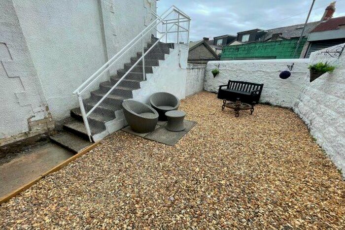 3 Bedroom Flat To Rent In Stacey Road, Cardiff, CF24