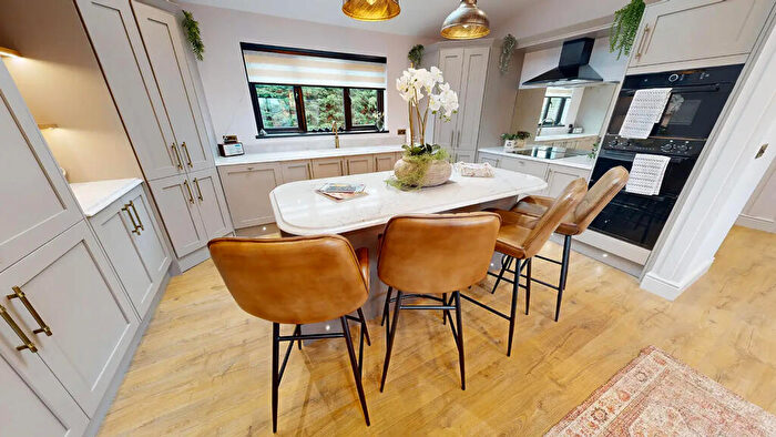 2 Bedroom Park Home For Sale In Stratford-upon-Avon, Warwickshire, CV37