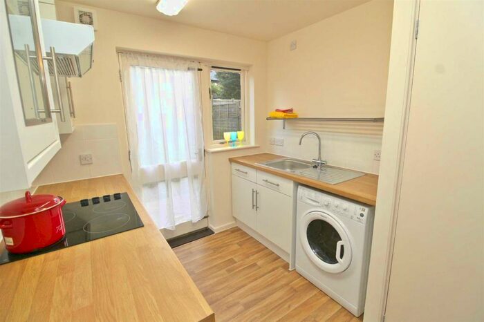 Studio To Rent In Pettingrew Close, Walnut Tree, Milton Keynes, MK7