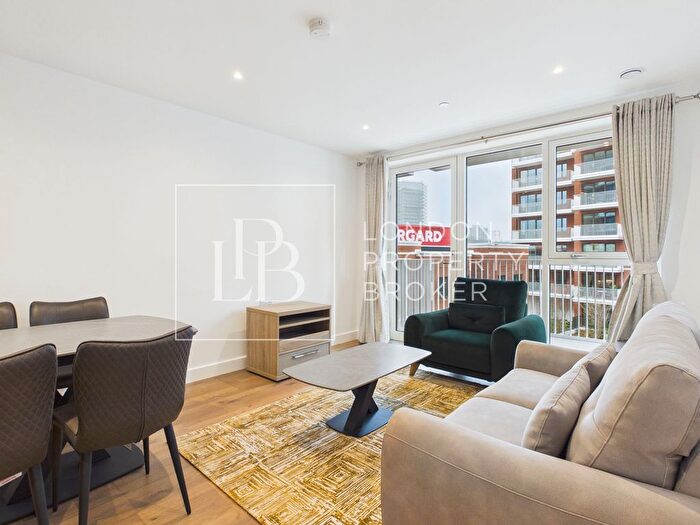 1 Bedroom Flat To Rent In Dray House, Lombard Square, SE28