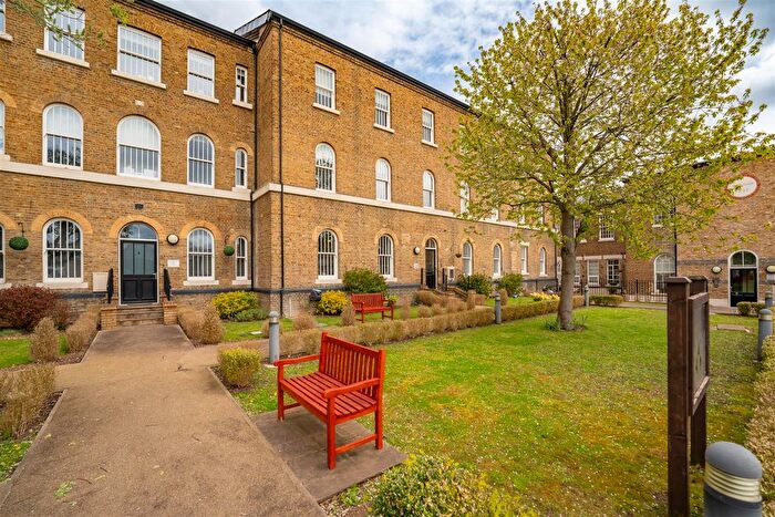 2 Bedroom Flat For Sale In Hilda Road, Southall, UB2