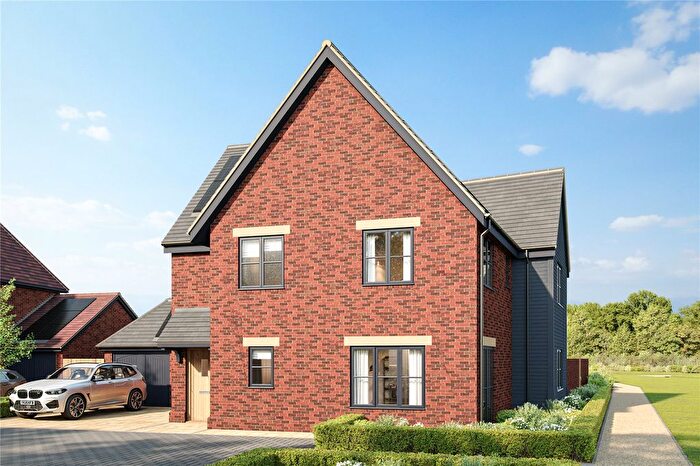 4 Bedroom Detached House For Sale In Brookwood Road, Petersfield, Hampshire, GU31