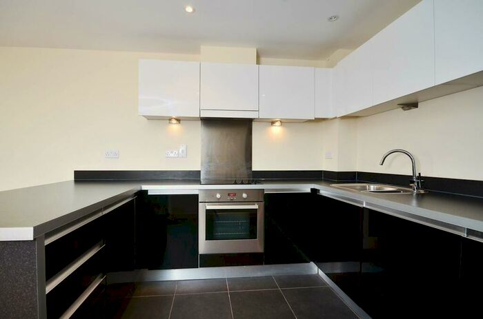 2 Bedroom Flat To Rent In The Bars, Guildford, GU1