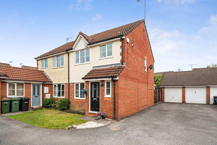 3 Bedroom Semi-Detached House For Sale In Collett Close, Grange Park, Southampton, SO30