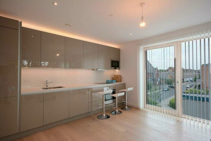 2 Bedroom Flat To Rent In Rodney Road, Elephant And Castle, London, SE17