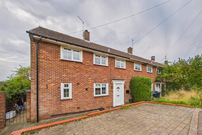 3 Bedroom End Of Terrace House For Sale In White Hill, Chaulden, HP1