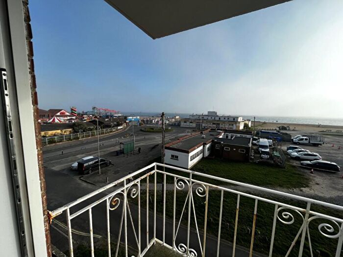 2 Bedroom Flat To Rent In Sea Front, Hayling Island, Hampshire, PO11