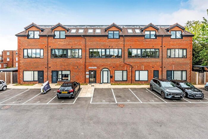 1 Bedroom Flat For Sale In Fountain House, Leatherhead, KT22