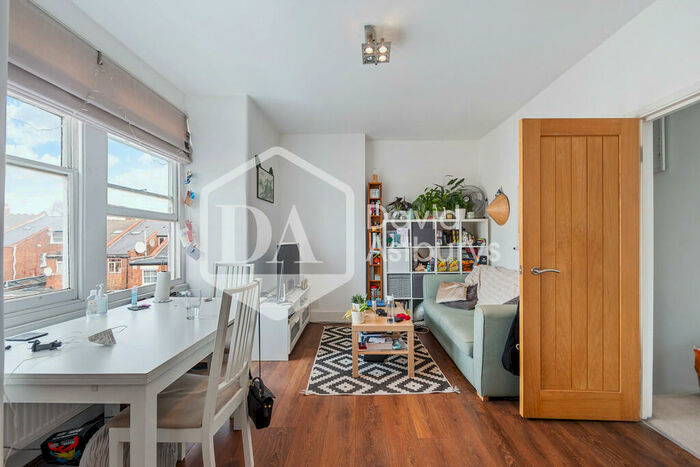 1 Bedroom Apartment To Rent In Rathcoole Gardens, Crouch End, London, N8