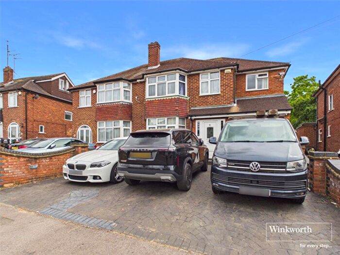 4 Bedroom Semi Detached House For Sale In Chiltern Crescent, Earley, Reading, Berkshire, RG6