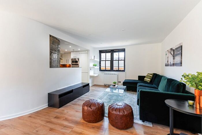 3 Bedroom Flat To Rent In Hobbs Court, Shad Thames, SE1